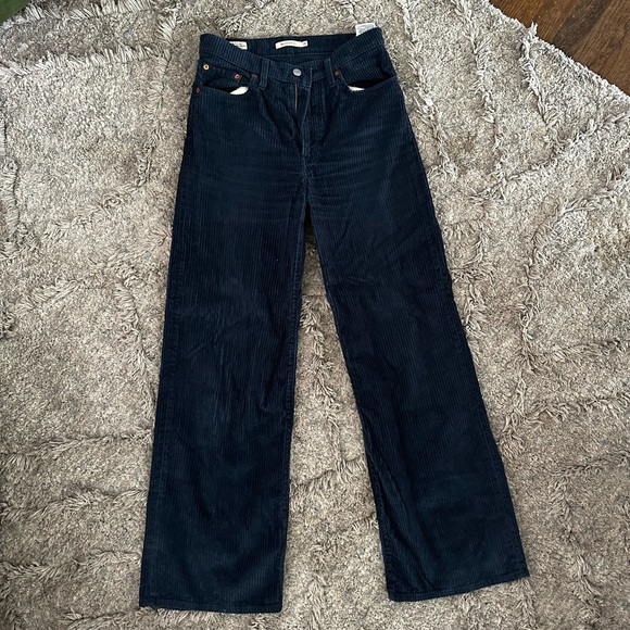 Levi's Ribcage Wide Leg Corduroy Pant size 28 - Picture 1 of 4